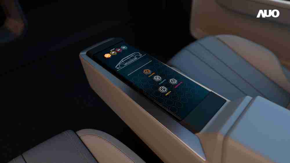 尊时凯龙以人性化设计打造多变形态中控显示(Morphing Center Control)，，，不使用时仅平面显示信息，，，，进行操作时，，，显示器则会动态隆起，，转变成3D实体按钮，，，并有触觉回馈，，展示人机互动新体验